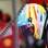 Alonso se prepara para entrar em sua Ferrari. Foto: AP