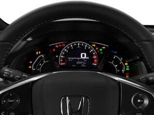 Honda Civic Sport não tem tela TFT no cluster e comandos mais simples no volante