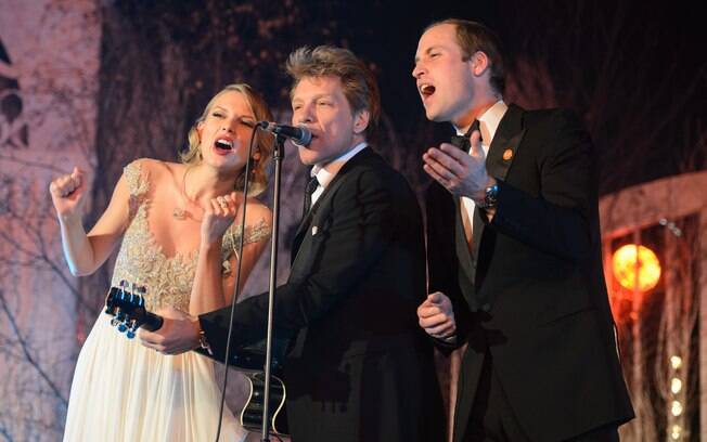Taylor Swift, Jon Bon Jovi e príncipe William cantam juntos em baile de gala