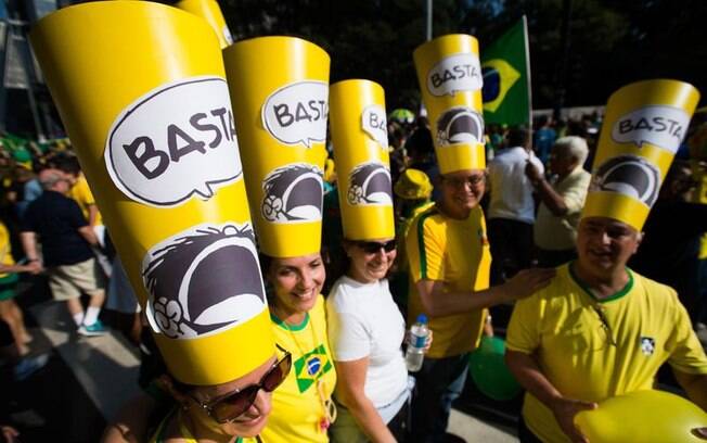 Alguns grupos se organizaram e criaram modelos para participar da manifestação, como este, em São Paulo