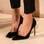 Os escarpins da J.Crew: criados por Manolo Blahnik, os escarpins super delicados são sinônimo de feminilidade e sedução. Há versões lisas, estampadas e com glitter. Foto: Getty Images