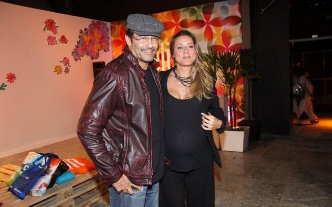 Luciano Szafir e a namorada grávida, Luhanna, na noite dessa quarta-feira (6) no Fashion Rio