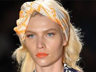 Reveja maquiagens, cabelos e unhas