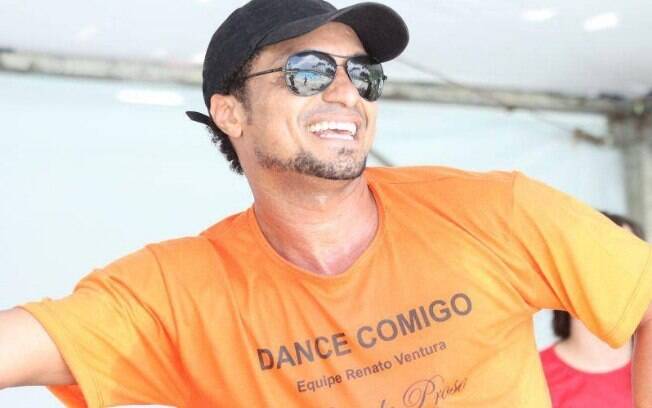 Renato Ventura dá aulas de dança para idosos de forma gratuita