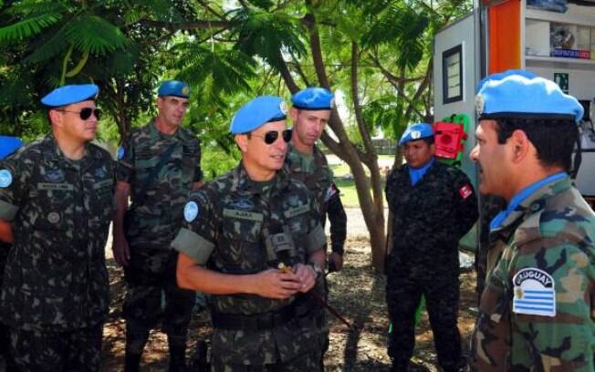Os partidários da oposição e agora também os da situação estão indo para a rua fazer os seus protestos, disse o general brasileiro Ajax Porto Pinheiro, comandante da Minustah no Haiti