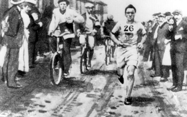 Maratonista em ação nas Olimpíadas de Londres 1908
