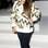 A designer Chloe Green fez a combinação clássica de tricô com legging e sandália abotinada. Um look à prova de erro. Foto: Getty Images