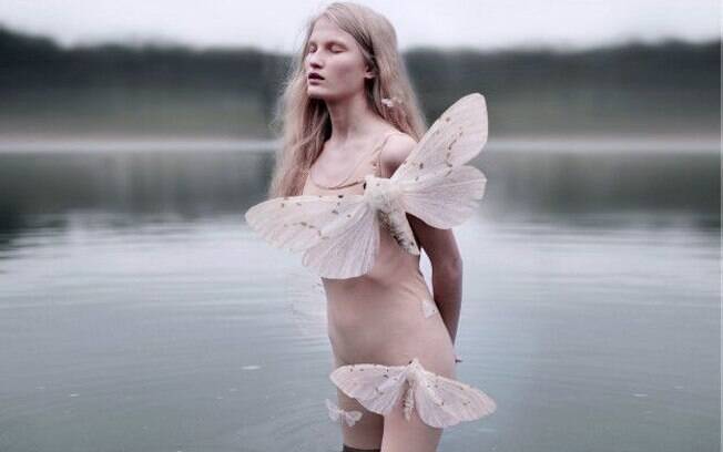 As imagens também refletem a ligação do artista com a natureza e sua paixão pela dança e pela literatura. Foto: David Uzochukwo