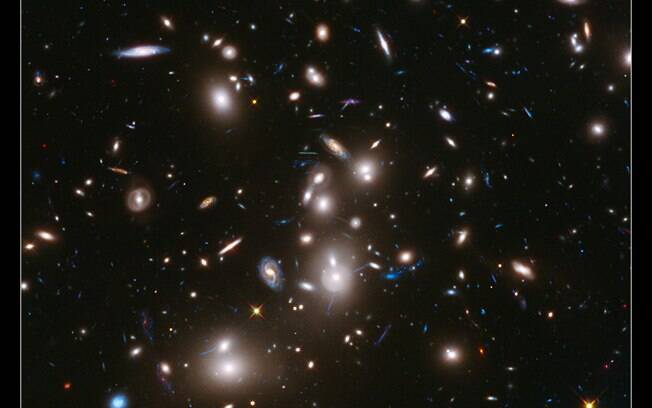 Galáxia foi formada quando Universo era relativamente novo, há cerca de 13,8 bilhões de anos