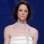 Faixa bordada no vestido funciona como uma alça diferente, presa ao pescoço. De Yolan Cris. Foto: Divulgação/Barcelona Bridal Week