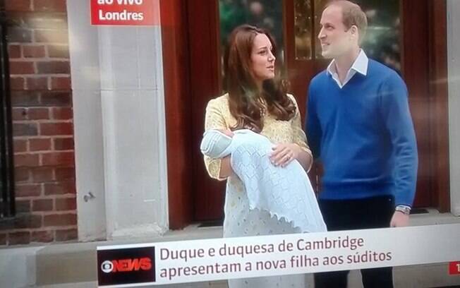 Kate Middleton, com a filha recém-nascida nos braços, ao lado do marido, o príncipe William . Foto: Reprodução