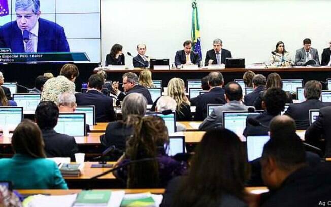 Será discutido nesta terça relatório de reforma política; projeto altera forma como escolhemos deputados