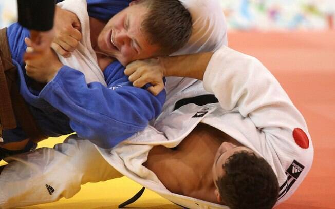 Arthur Cavalcante (à direita) conseguiu o bronze na categoria até 100kg