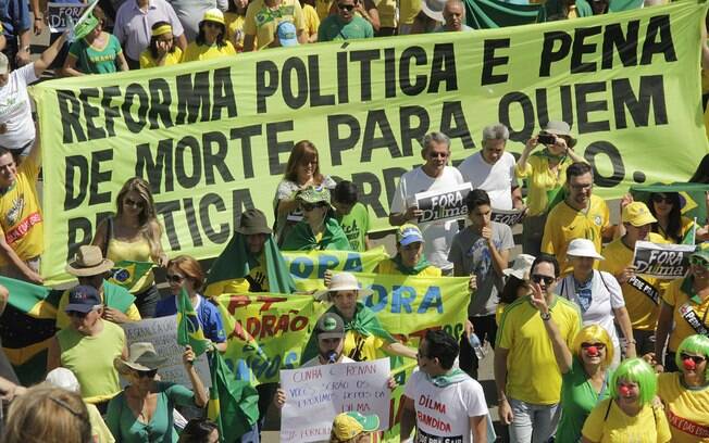 Em Brasília, o acesso dos manifestantes à Praça dos Três Poderes foi bloqueado pela polícia. Foto: Alan Sampaio / iG Brasília