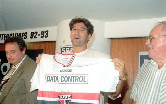 Em 1997, Renato Gaúcho foi apresentado com pompas pelo São Paulo, mas ele nunca defendeu o clube. Foto: Gazeta Press