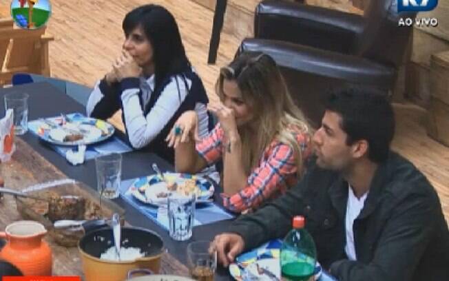 Gretchen diz que Robertha Portella fala muito durante o sono