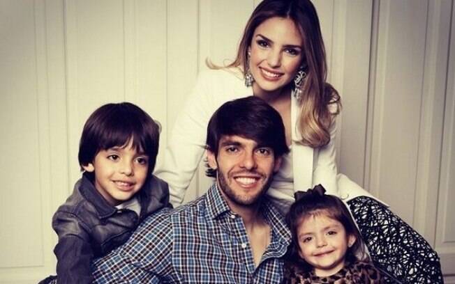 Kaká e Carol Celico com os filhos, Luca e Isabella