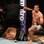 "Shogun" se afasta, vitorioso, enquanto o juiz observa Brandon Vera. Foto: Getty Images