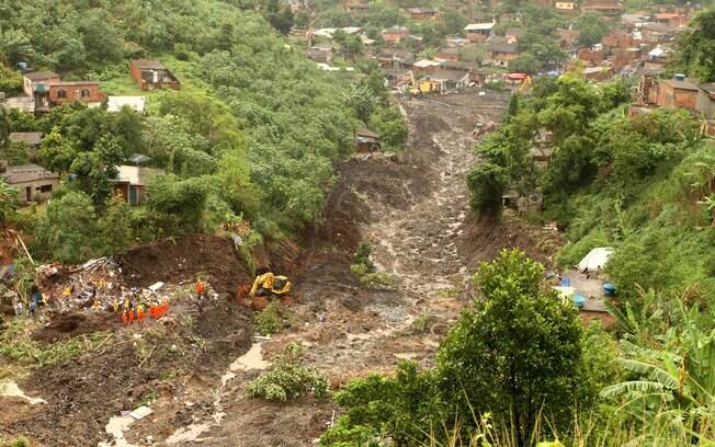 Morro do Bumba após a tragédia que deixou pelo menos 48 mortos; chuva causou deslizamentos
