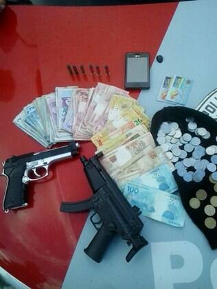 Itens apreendidos com os ladrões na cidade paulista de Itu