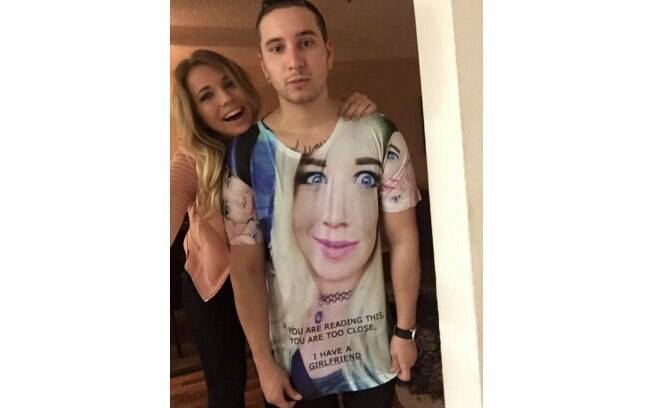 Namorada cria camiseta personalizada para parceiro Namorada cria camiseta personalizada para parceiro