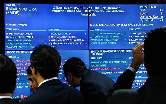 Placar da votação no Senado foi favorável à abertura do processo de impeachment de Dilma