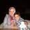 Berivan Elif Kilic aparece abraçada ao filho em foto de sua conta em uma rede social. Foto: Reprodução/Facebook