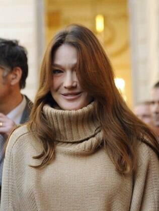 Nicolas Sarkozi e Carla Bruni: primeira aparição da cantora após nascimento do casal