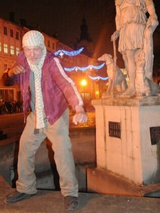 Slavik, de 55 anos, o mendigo estiloso de Lviv