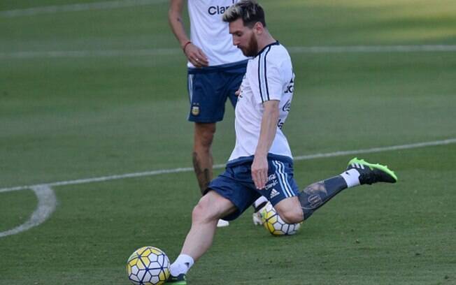 A nova tatuagem surpreendeu os presentes durante o treino da seleção argentina