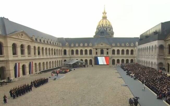 Investigadores do ataque a quatro militares franceses que protegiam a mesquita da cidade de Valence, no sudeste de Paris, descartaram a possibilidade de um ato terrorista