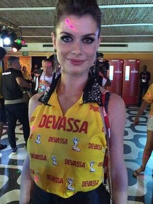 Alinne Moraes no camarote da Devassa