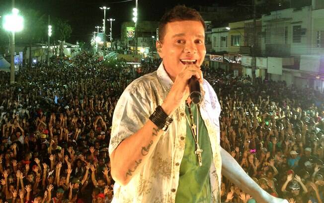 Recuperado, Netinho faz seu primeiro show no interior do Rio de Janeiro