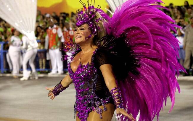 Susana Vieira durante desfile da Grande Rio, no domingo (02)