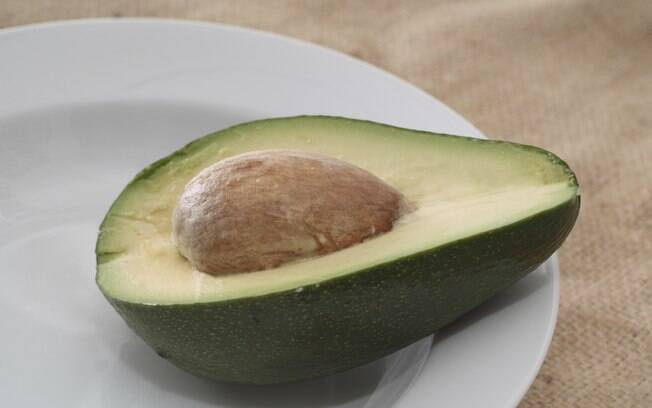 O abacate também faz parte do time da gordura do bem e ajuda na quebra das gordurinhas do mal. Foto: Getty Images