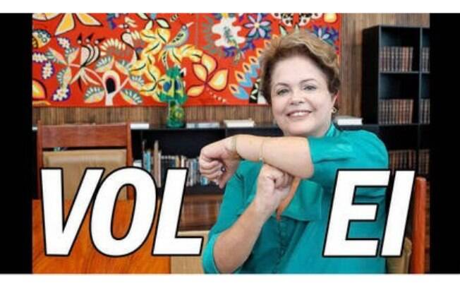 Quem lembra dessa imagem? A pose de Dilma foi entendida como uma mensagem subliminar sobre o fatídico 7x1. Ele voltou!. Foto: Reprodução