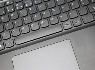 Teclado do S400u possui formato exclusivo desenvolvido pela própria Lenovo