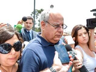 O ex-diretor da Petrobras Renato Duque deixasede da Polícia Federal, em Curitiba, PR