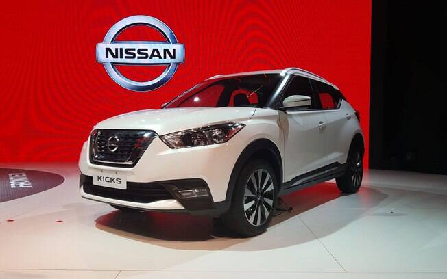 Em sua configuração intermediária, o Nissan Kicks perde as câmeras de visão 360° e troca os bancos de couro por tecido.