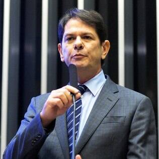 No meio da crise, Cid Gomes deixa governo