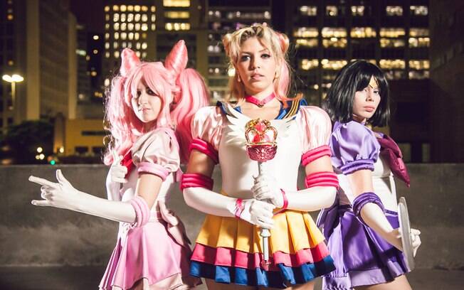 Tanto que tomam cuidado para não tirar peruca ou acessórios perto de admiradores para 