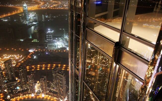 Do observatório At The Top, pode-se enxergar uma distância de mais de 80 quilômetro