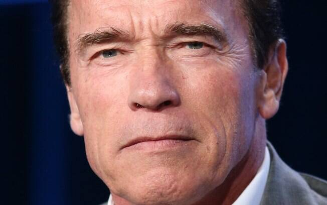 Arnold Schwarzenegger traiu a esposa com a empregada e chegou a ter um filho fora da relação