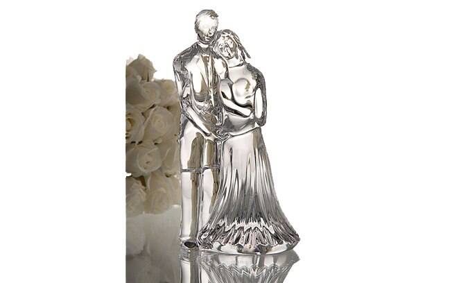 Luxuoso, este casalzinho é feito de cristal Waterford. The Cake Top