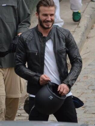 David Beckham grava no Vidigal e posa com fãs