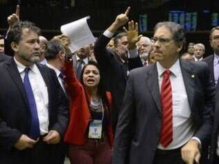 Deputados durante sessão da Câmara que aprovou doações empresariais para partidos
