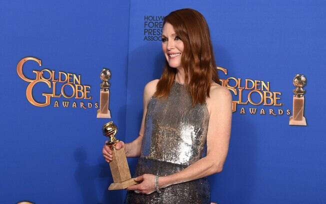 Julianne Moore com o troféu de melhor atriz de drama por 'Para Sempre Alice'. Foto: AP