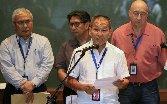 Executivo da Malaysia Airlines dá informações sobre as buscas para os jornalistas (8/3)