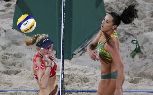 Dupla brasileira venceu americanas por 2 sets a 0