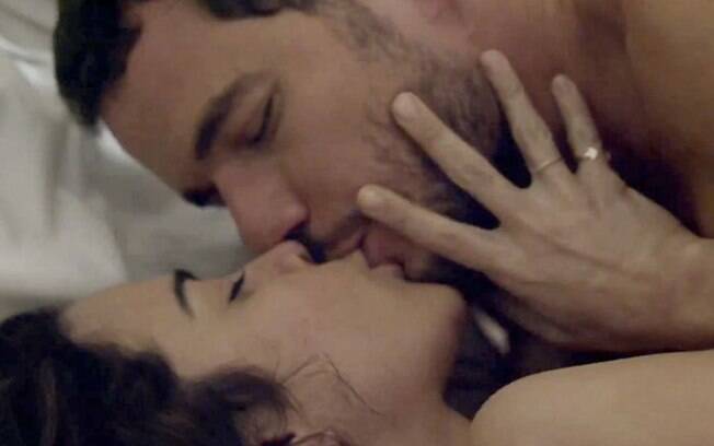Daniel de Oliveira e Alice Braga em cena de